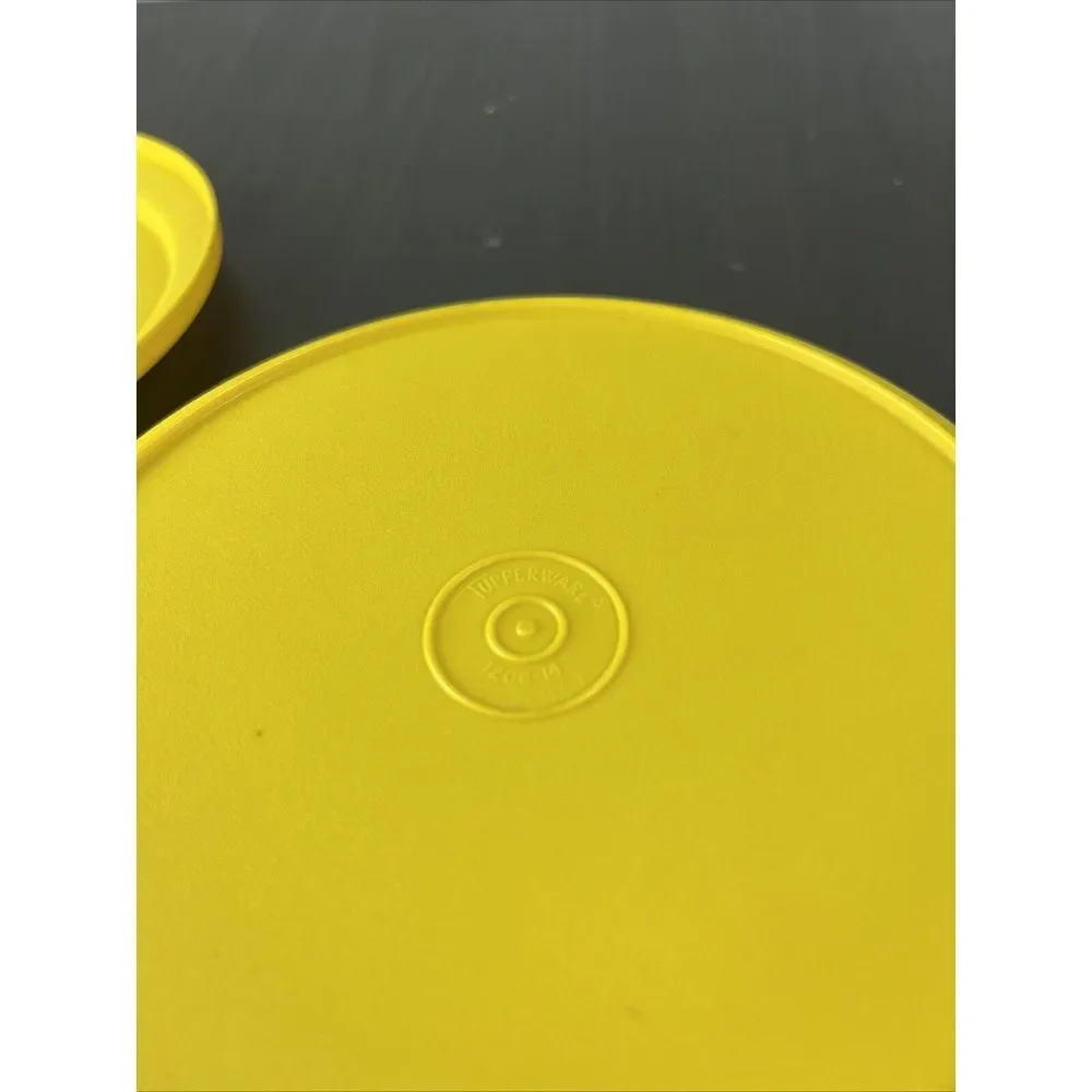 Tupperware vintage serve